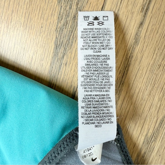 Nike Women’s Turquoise Dri Fit Sports Bra with Clasp and Adustable Straps Size M - Picture 13 of 14